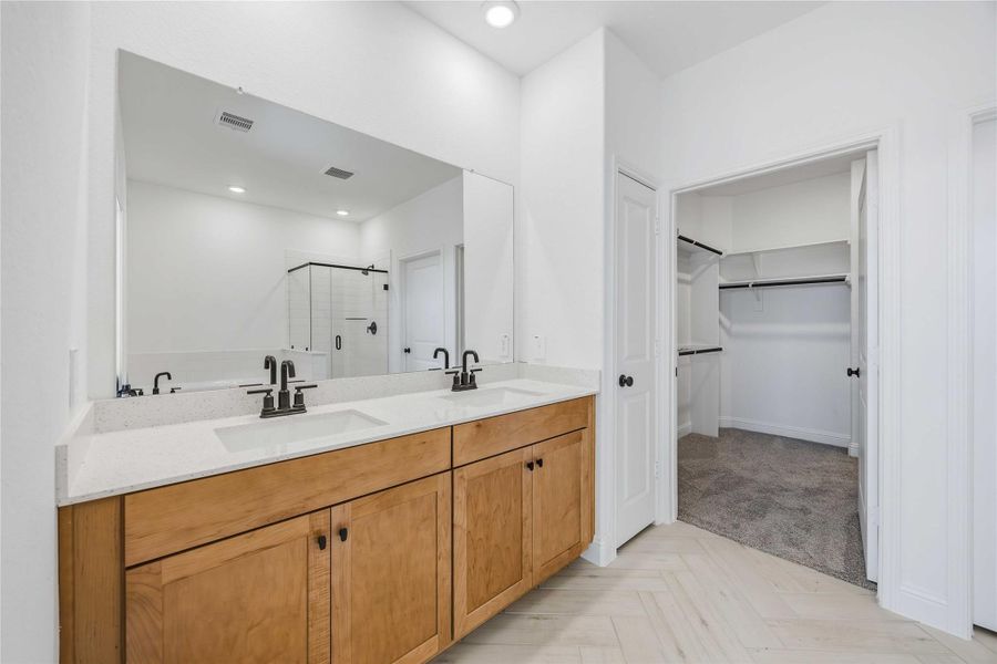 Furnished interior view inside a new home in Sienna, Missouri City (Image 12).
