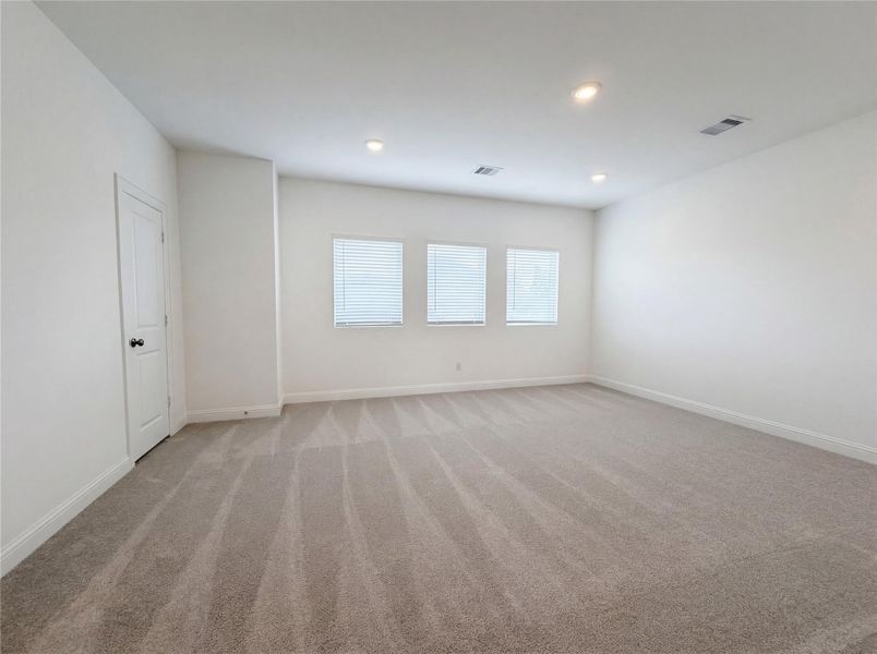 Spacious, unfurnished interior of a new home in The Highlands, Porter (Image 10).