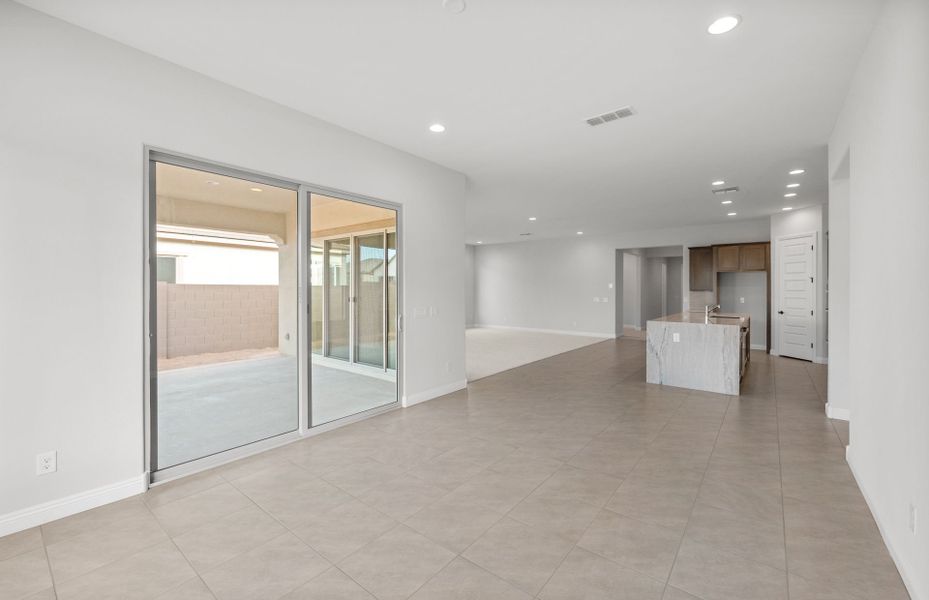 Spacious, unfurnished interior of a new home in Artisan at Asante, Surprise (Image 20).