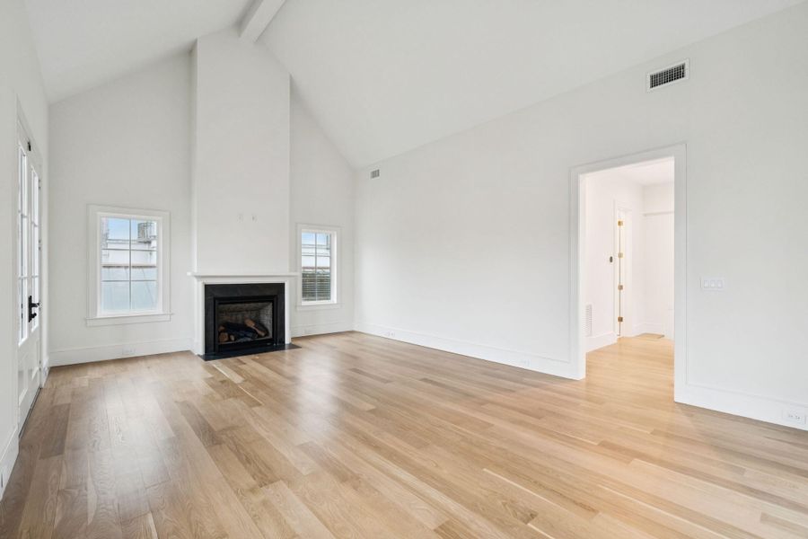 Spacious, unfurnished interior of a new home in , Charleston (Image 21).