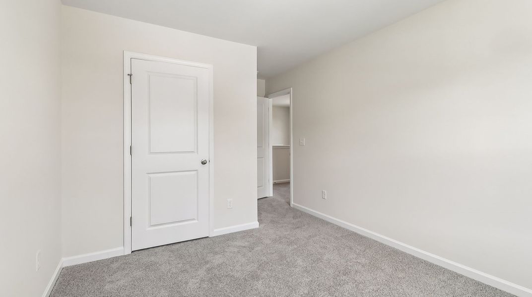 Spacious, unfurnished interior of a new home in Sease's Pond, Gilbert (Image 29).