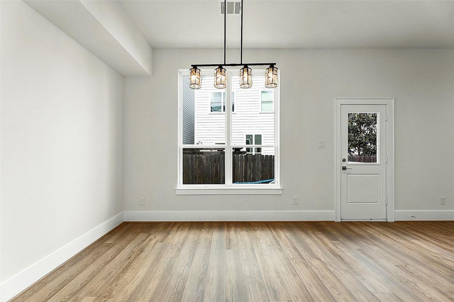 Spacious, unfurnished interior of a new home in , Houston (Image 37).