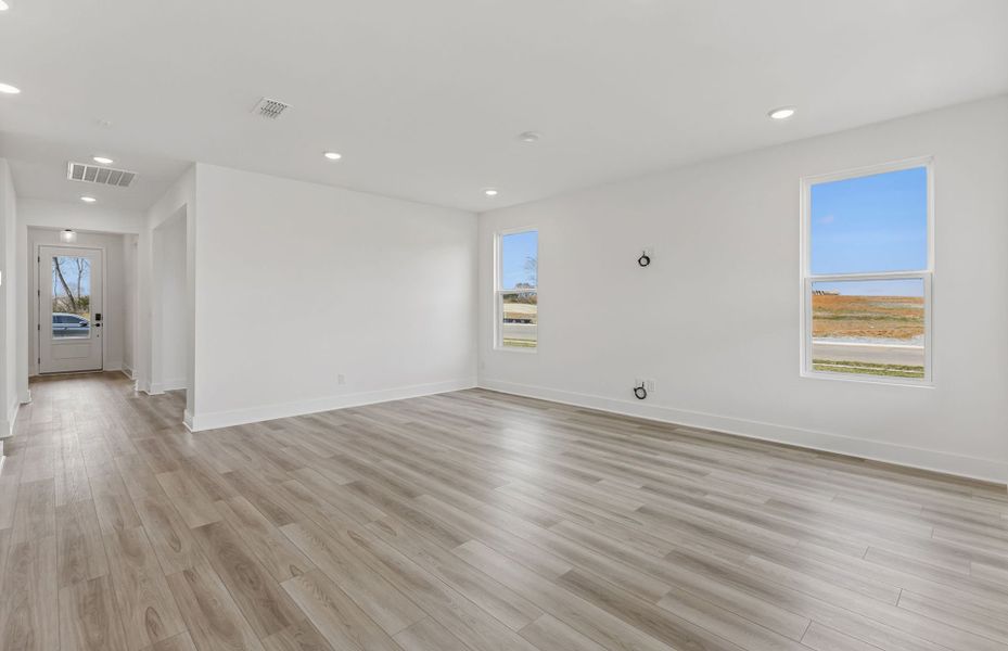 Representative unfurnished interior of a home built from the Mystique by Pulte Homes in Glenview Farms, Murfreesboro (Image 19).