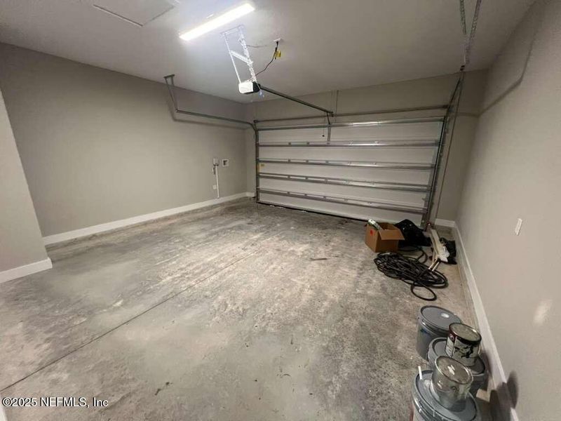 Spacious, unfurnished interior of a new home in , Jacksonville (Image 16).