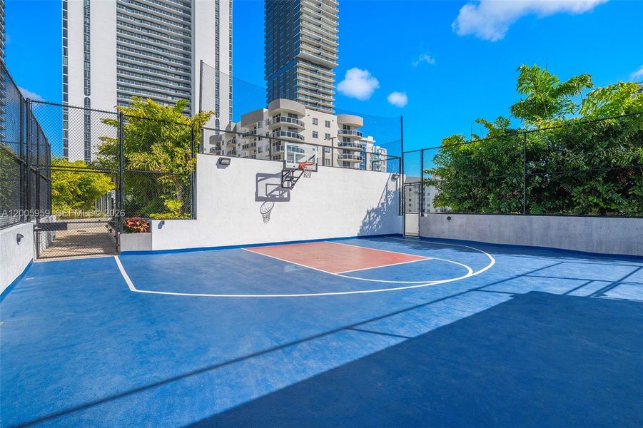 Condo located in Miami, FL showcasing its design and architecture (Image 22).