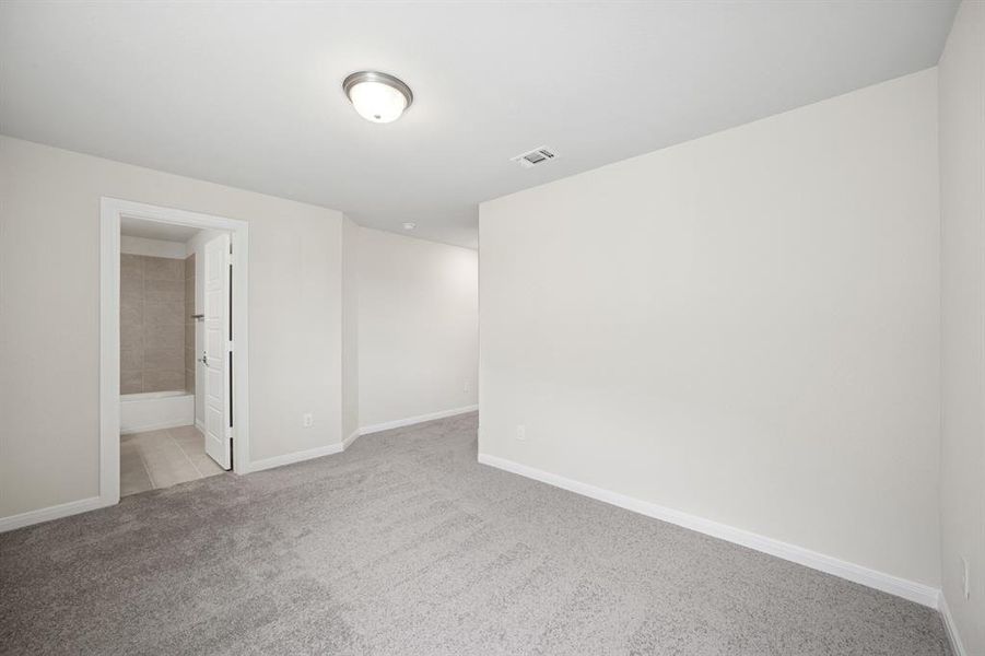 Spacious, unfurnished interior of a new home in Creekshaw – Classic, Royse City (Image 22). Spacious, unfurnished interior of a new home in Creekshaw – Classic, Royse City (Image 22).