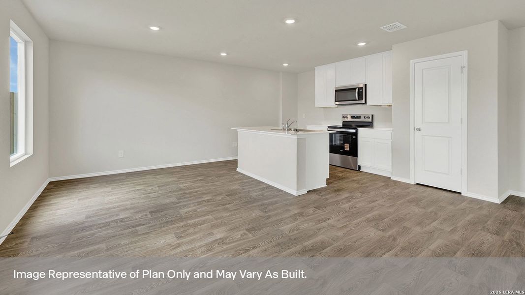Spacious, unfurnished interior of a new home in Swenson Heights, Seguin (Image 15).