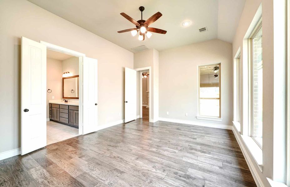 Representative unfurnished interior of a home built from the 3030 by Ravenna Homes in The Woodlands Hills 65′, Willis (Image 38). Representative unfurnished interior of a home built from the 3030 by Ravenna Homes in The Woodlands Hills 65′, Willis (Image 38).