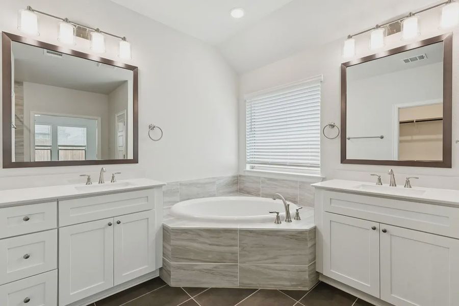 Furnished interior view inside a new home in Oaks of North Grove, Waxahachie (Image 6).