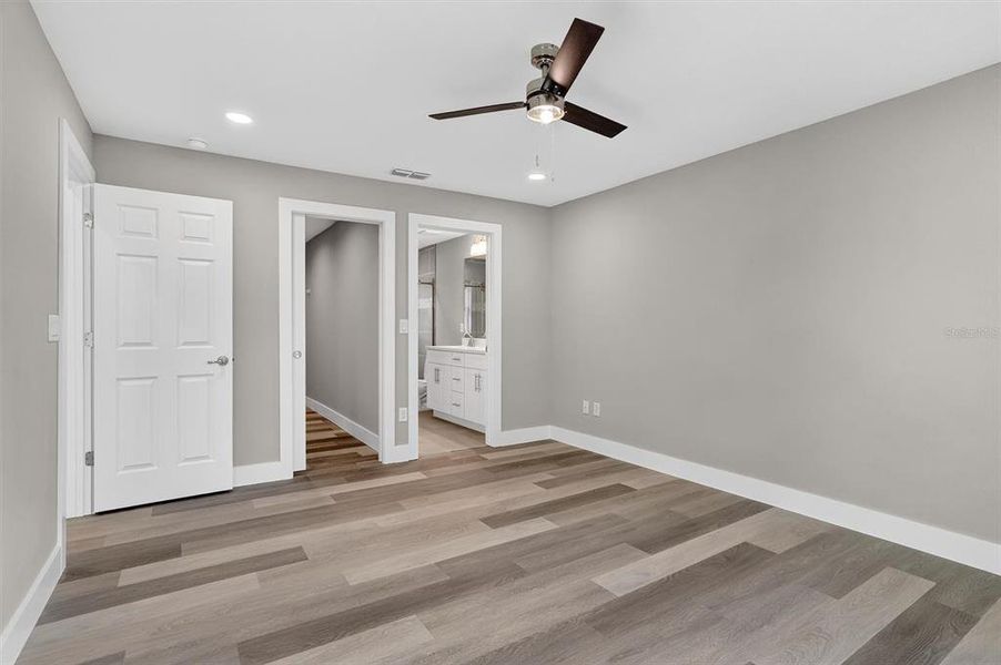 Spacious, unfurnished interior of a new home in , Citrus Springs (Image 28).