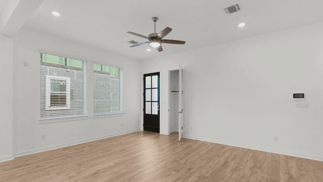 Spacious, unfurnished interior of a new home in Santa Rita Ranch, Liberty Hill (Image 10).