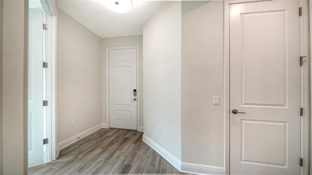 Spacious, unfurnished interior of a new home in Canoe Creek, Parrish (Image 26).