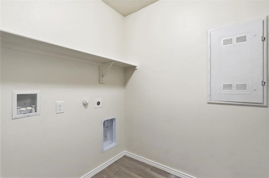 Spacious, unfurnished interior of a new home in Newberry Point, Fort Worth (Image 23).