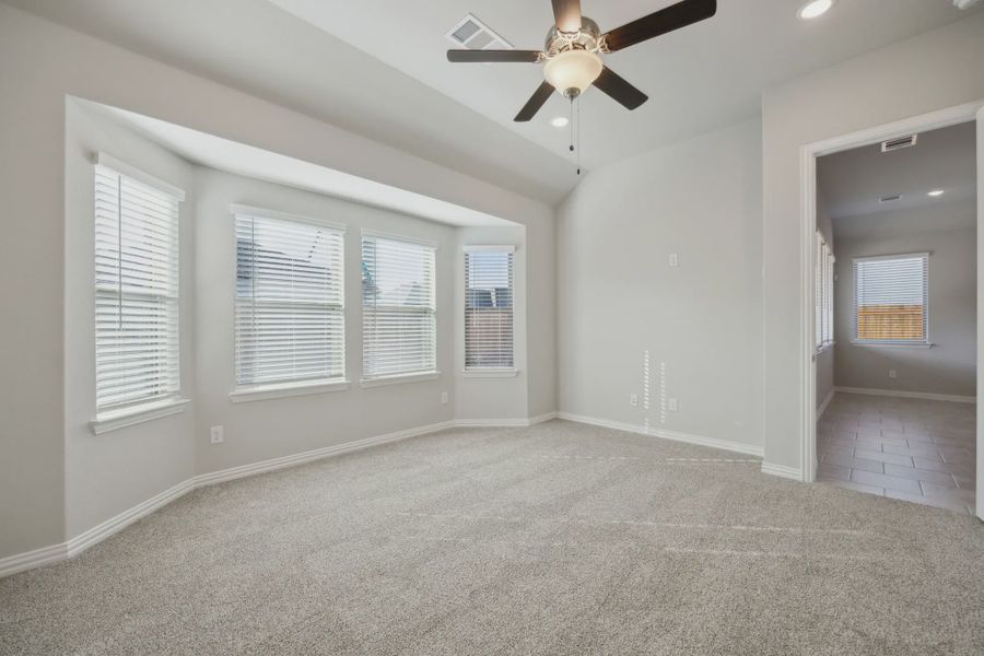 Spacious, unfurnished interior of a new home in Summer Crest, Fort Worth (Image 19).