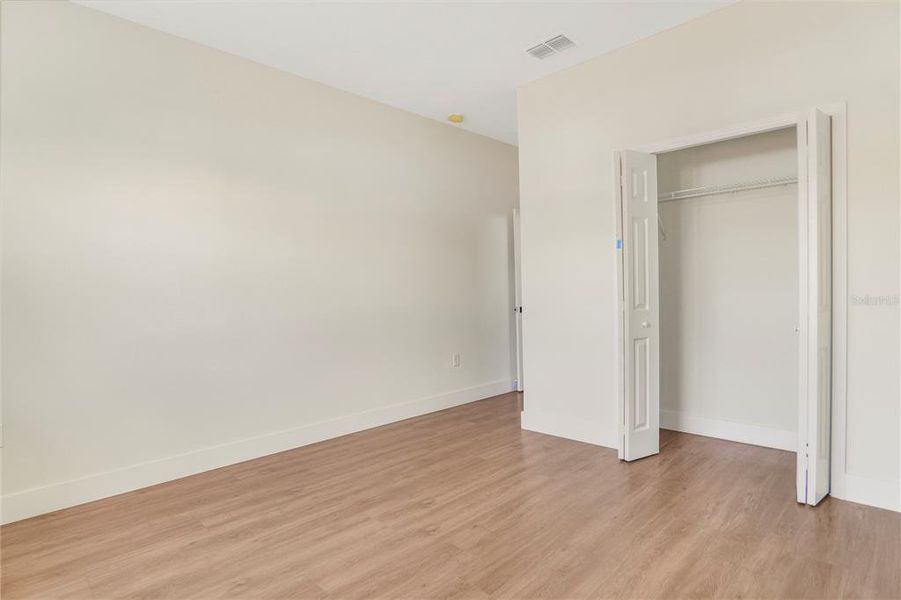 Spacious, unfurnished interior of a new home in , Ocala (Image 20).