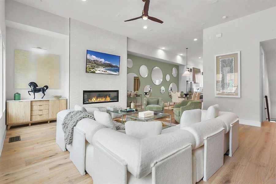 Furnished interior view inside a new home in , Grapevine (Image 12).
