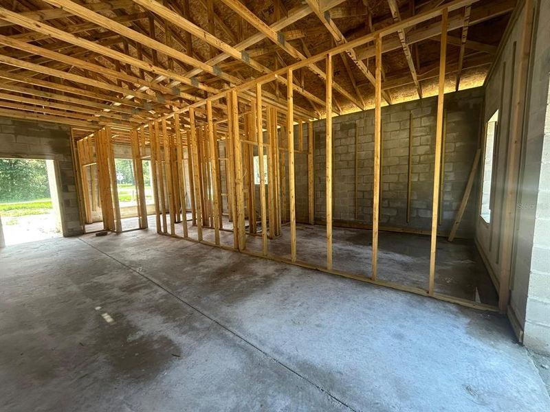 Spacious, unfurnished interior of a new home in , Dunnellon (Image 9).