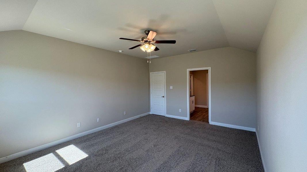 Spacious, unfurnished interior of a new home in Sandstone Estates, Granbury (Image 18). Spacious, unfurnished interior of a new home in Sandstone Estates, Granbury (Image 18).