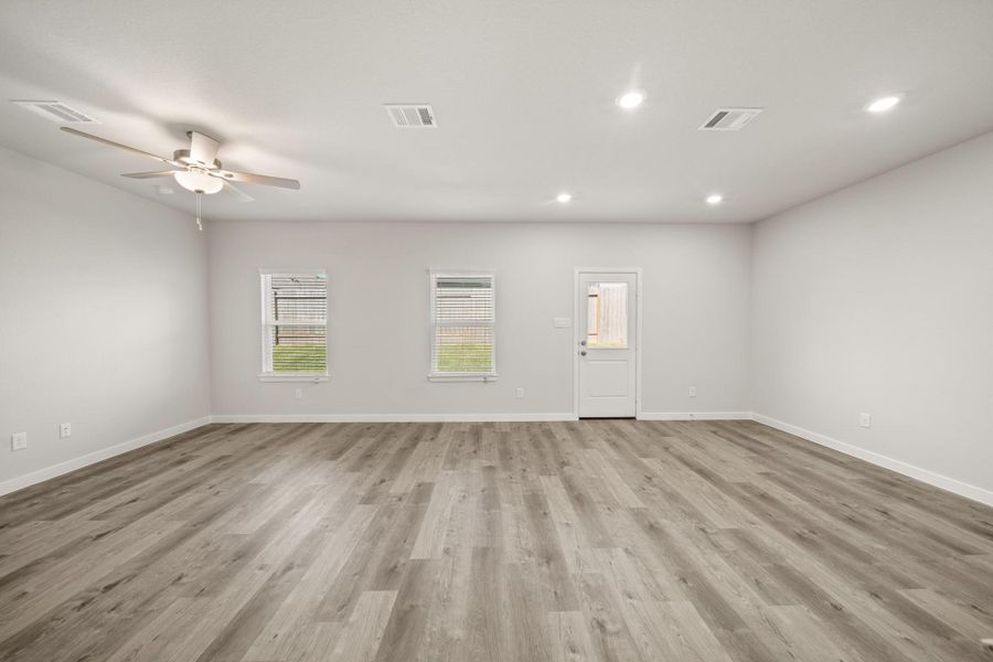Spacious, unfurnished interior of a new home in Lexington Heights, Willis (Image 20).