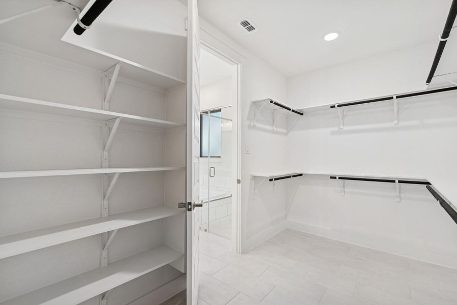 Spacious, unfurnished interior of a new home in ARTAVIA 50' Homesites, Conroe (Image 19).