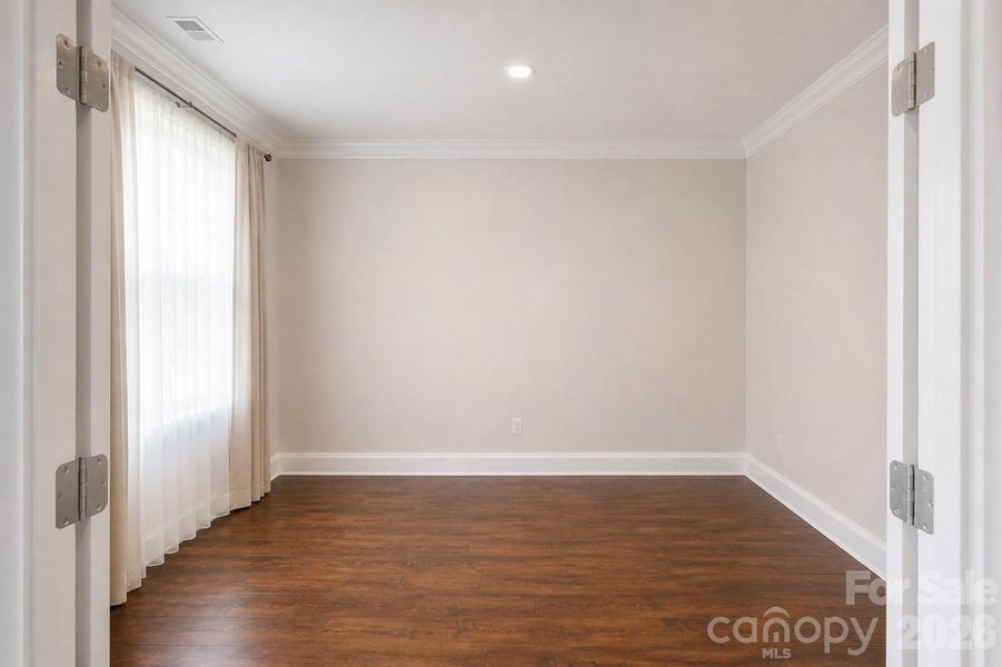 OFFICE/FORMAL SITTING