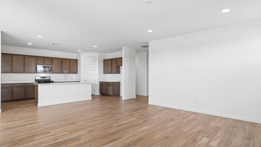 Spacious, unfurnished interior of a new home in Radiance at Superstition Vistas, Apache Junction (Image 20).