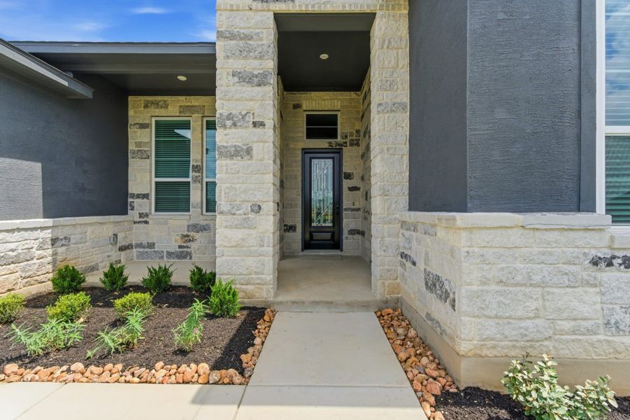 Exterior details and patio area of a home in Sienna Lakes, San Antonio (Image 4). Exterior details and patio area of a home in Sienna Lakes, San Antonio (Image 4).