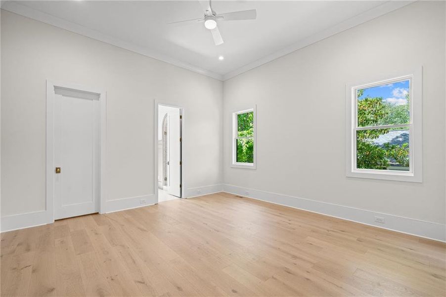 Spacious, unfurnished interior of a new home in , Brookhaven (Image 38).