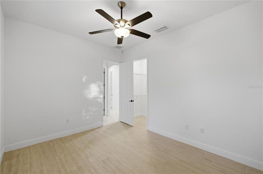 Spacious, unfurnished interior of a new home in , Ocala (Image 25).