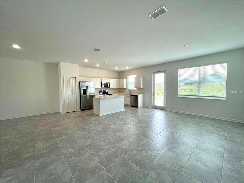 Spacious, unfurnished interior of a new home in , Davenport (Image 11).