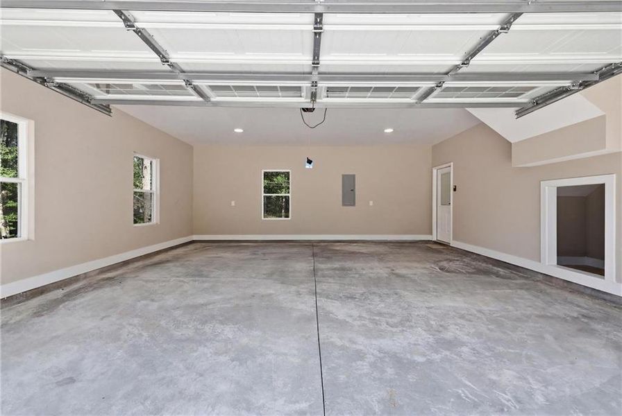 Spacious, unfurnished interior of a new home in , Clarkesville (Image 42).