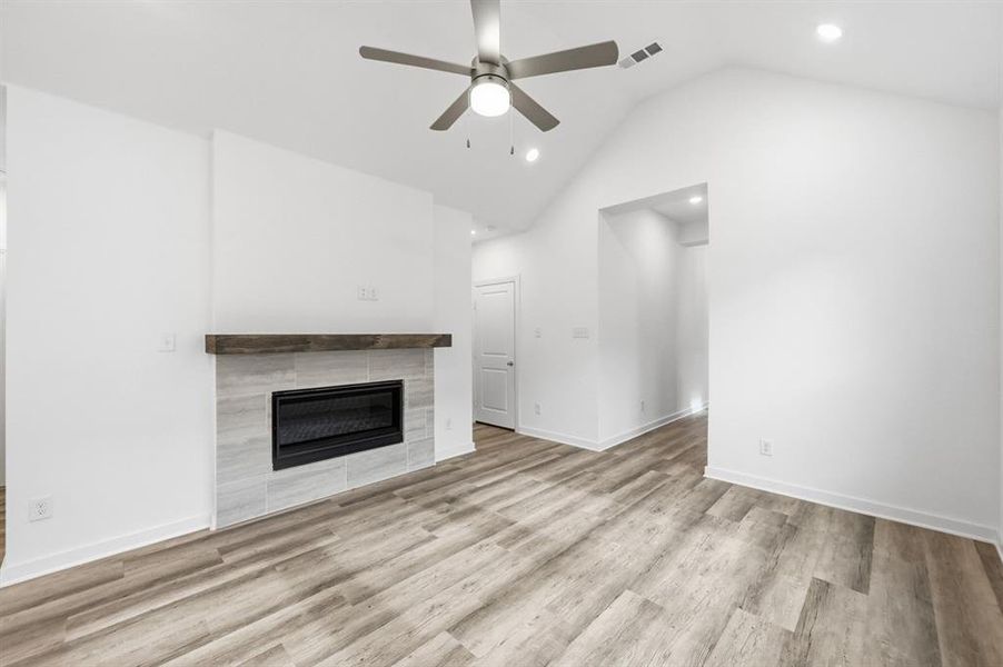 Spacious, unfurnished interior of a new home in Heartland, Heartland (Image 13).