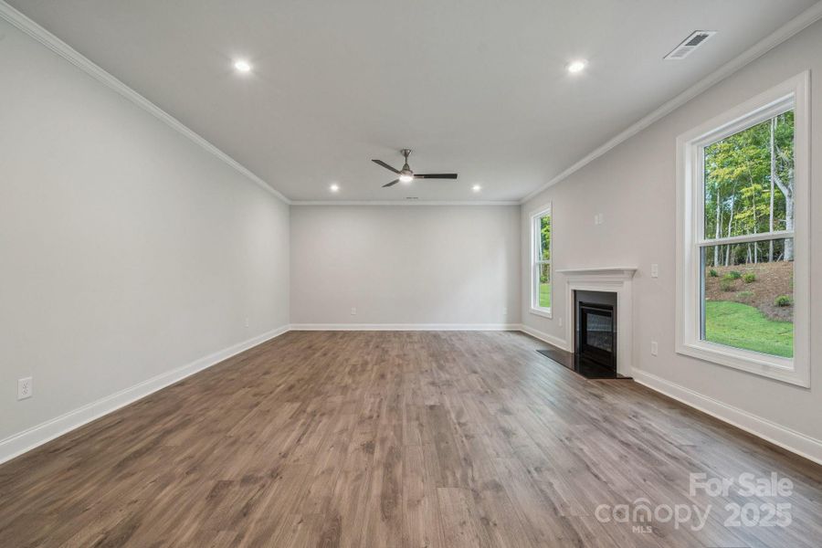 Spacious, unfurnished interior of a new home in Glenhurst, Matthews (Image 13).