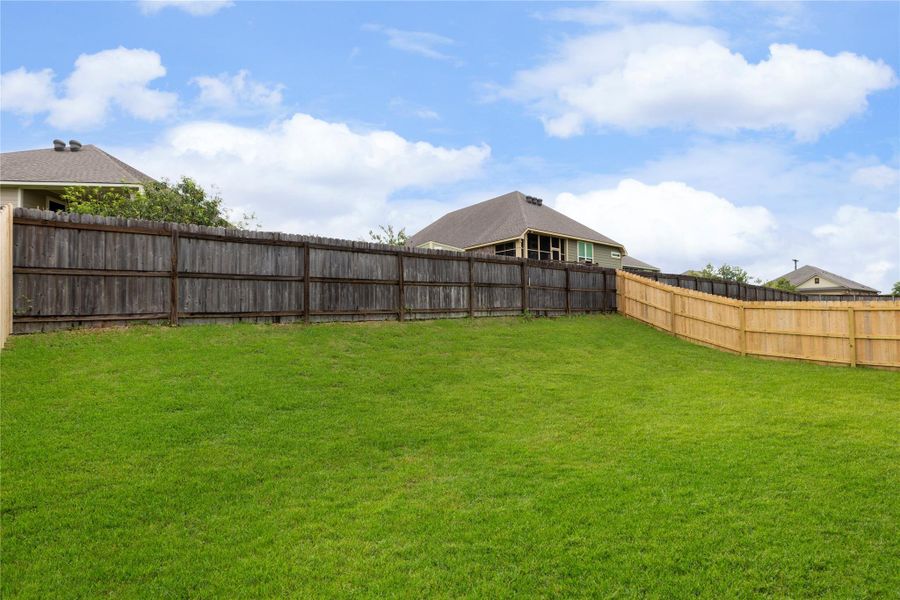 Exterior details and patio area of a home in Vintage Farms, Brenham (Image 3).