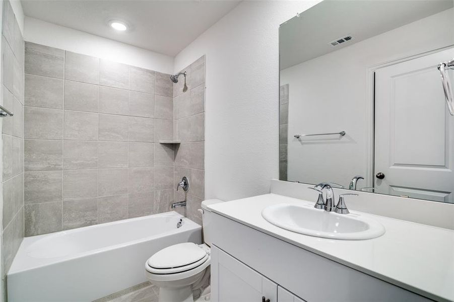 Furnished interior view inside a new home in River Ridge, Crandall (Image 8).