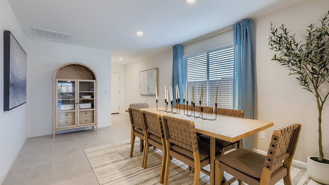 2570 Aster Dining 1of3 F1 2570 Aster Dining 1of3 F1