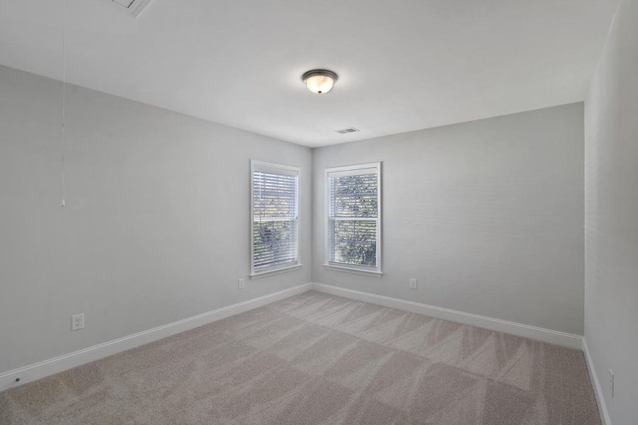 Spacious, unfurnished interior of a new home in Sweetgrass Station, Summerville (Image 31).