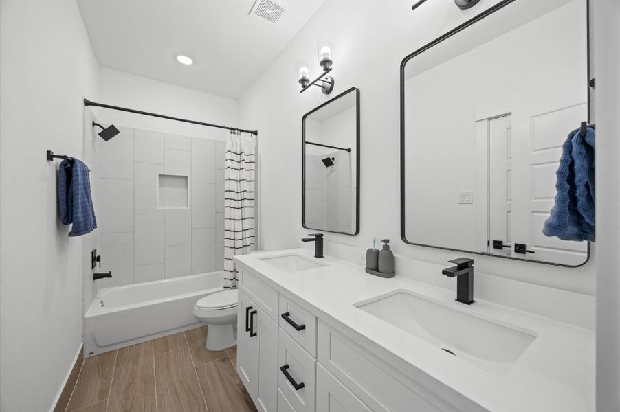 Jack & Jill bathroom connecting the secondary bedrooms. Jack & Jill bathroom connecting the secondary bedrooms.