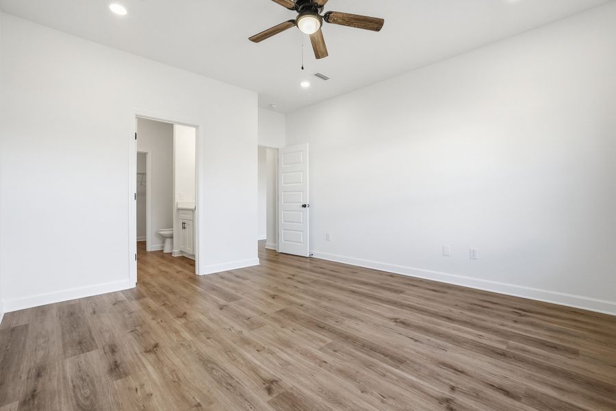 Spacious, unfurnished interior of a new home in Southern Day Chateau, Baker (Image 31).