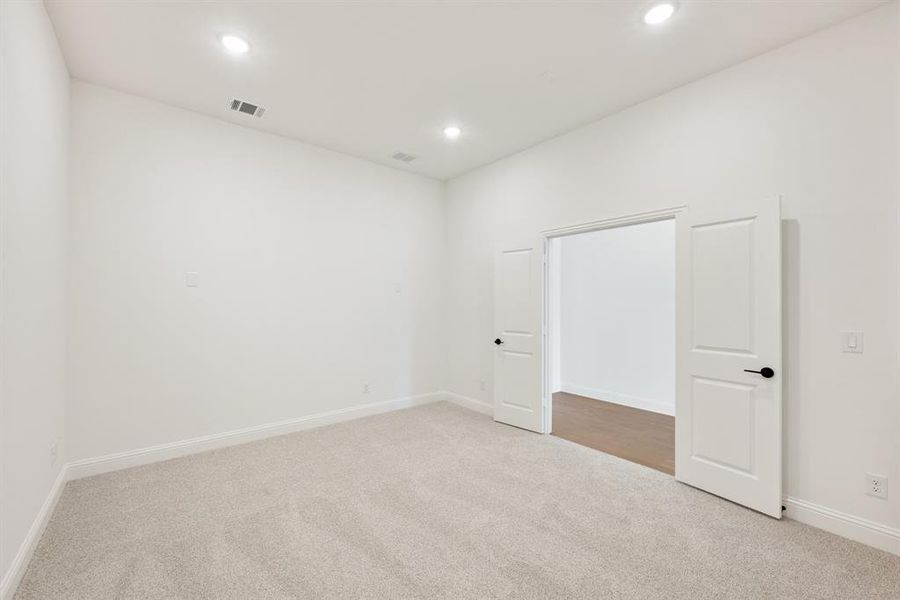 Spacious, unfurnished interior of a new home in Villages of Hurricane Creek, Anna (Image 22).