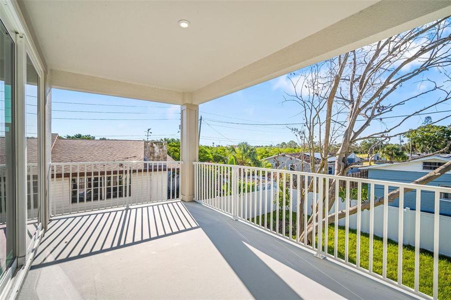 Exterior details and patio area of a home in , St. Petersburg (Image 23).
