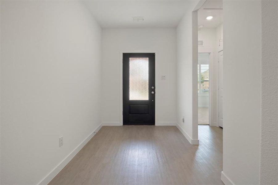 Spacious, unfurnished interior of a new home in Shaded Tree, McKinney (Image 21). Spacious, unfurnished interior of a new home in Shaded Tree, McKinney (Image 21).
