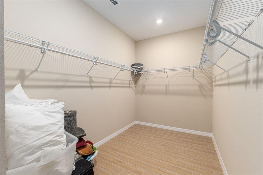 Spacious, unfurnished interior of a new home in , Ocala (Image 24).