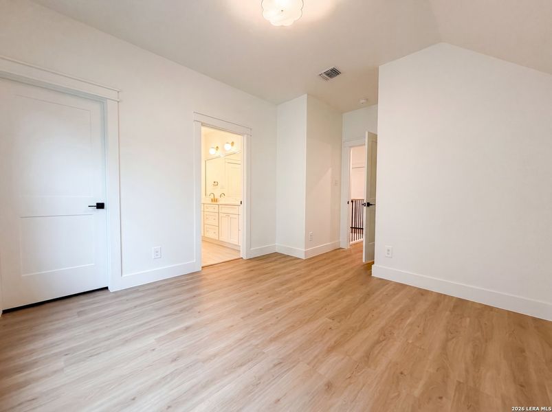 Spacious, unfurnished interior of a new home in , San Antonio (Image 16).