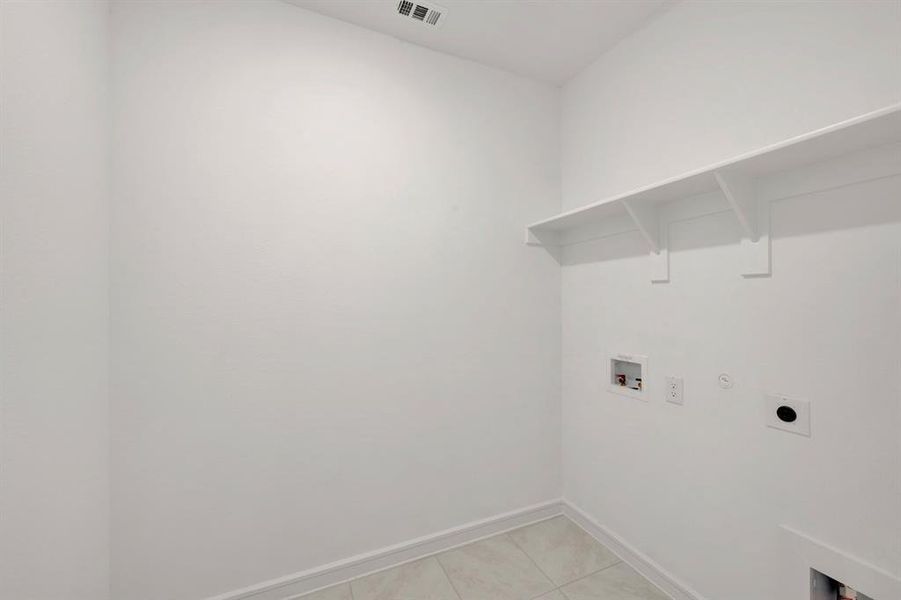 Spacious, unfurnished interior of a new home in Aspire at Noble Ridge, Howe (Image 20).