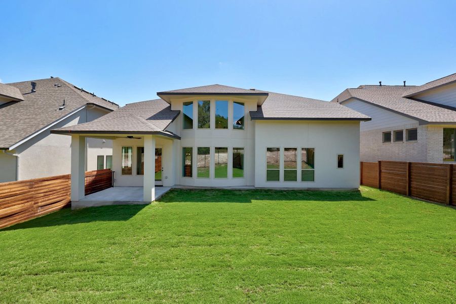 Exterior details and patio area of a home in Provence, Austin (Image 3).