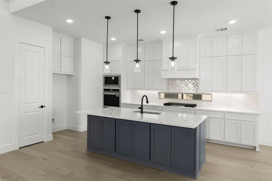 6_07. 713 Valley Pines - Kitchen (2)