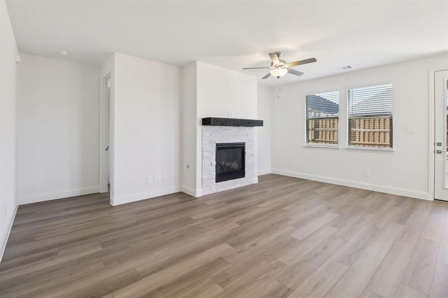 Spacious, unfurnished interior of a new home in Ashford Park - Texana Series, Corinth (Image 26).