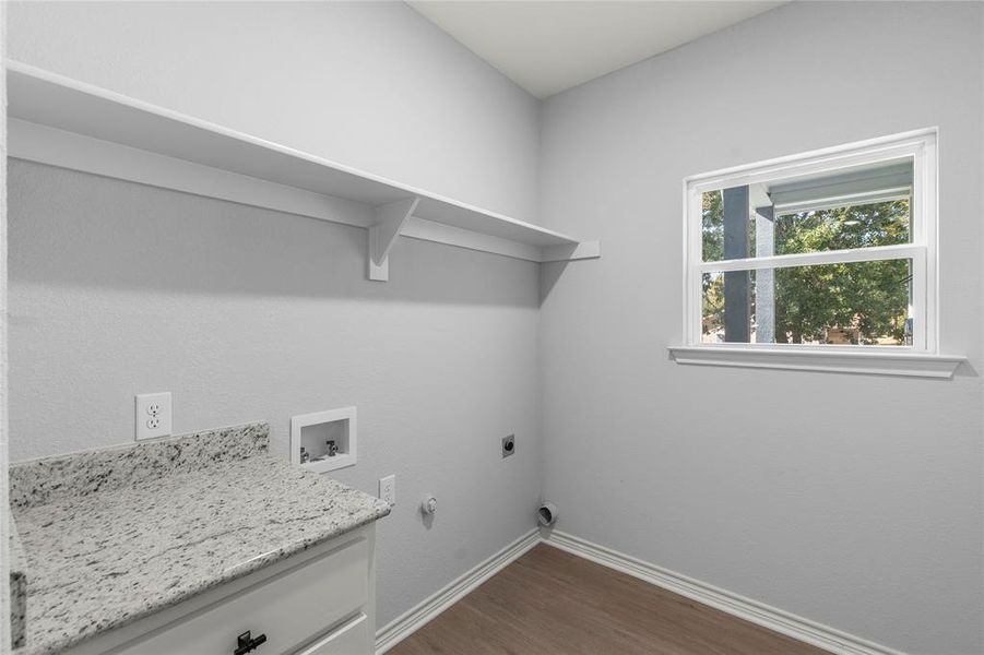 Spacious, unfurnished interior of a new home in , Tool (Image 17).