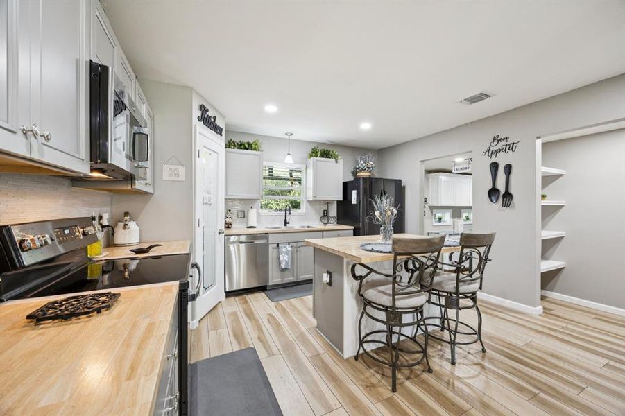 Furnished interior view inside a new home in , Weatherford (Image 14).
